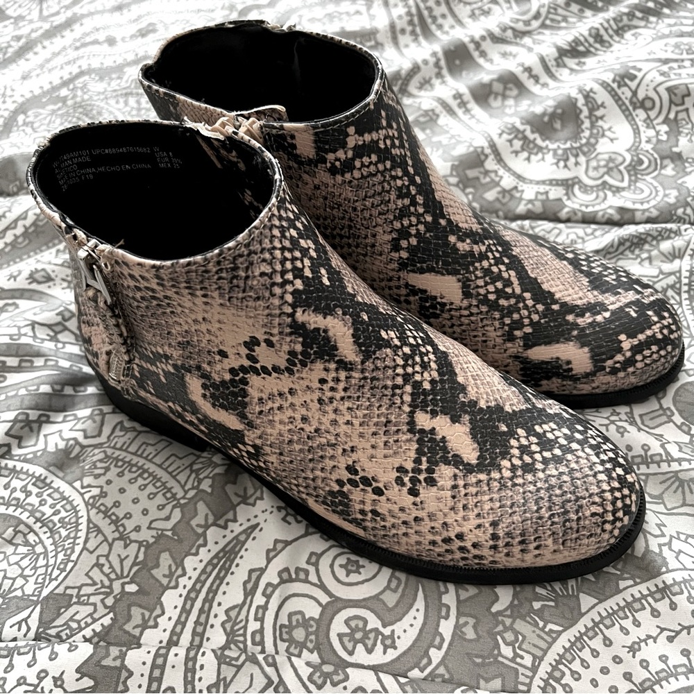 Time and Tru 8W Wide Width Snake Print Booties